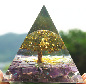 Pyramide Orgonite péridot/Charoite Reiki 60mm faite main